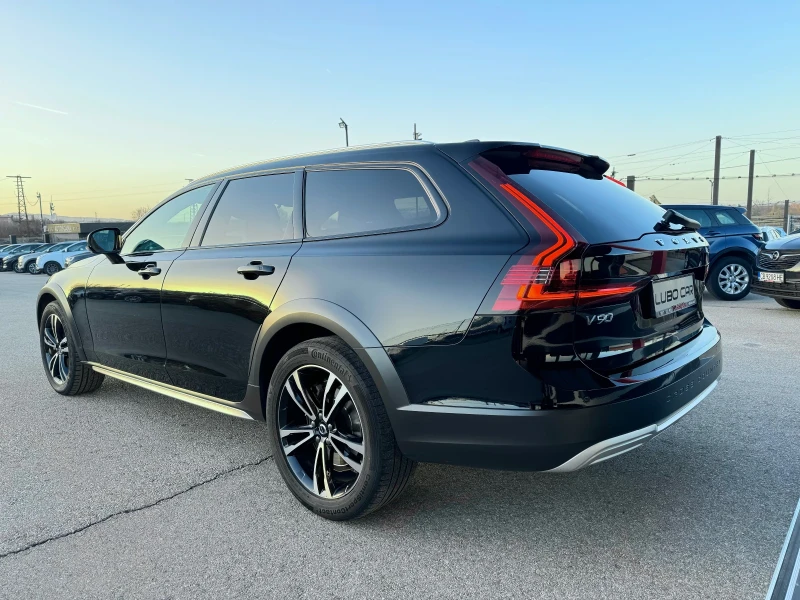 Volvo V90 Cross Country 2.0D-HYBRID-FACELIFT-4X4-BLIND SPOT-DISTRONIC-TOP, снимка 4 - Автомобили и джипове - 48126934