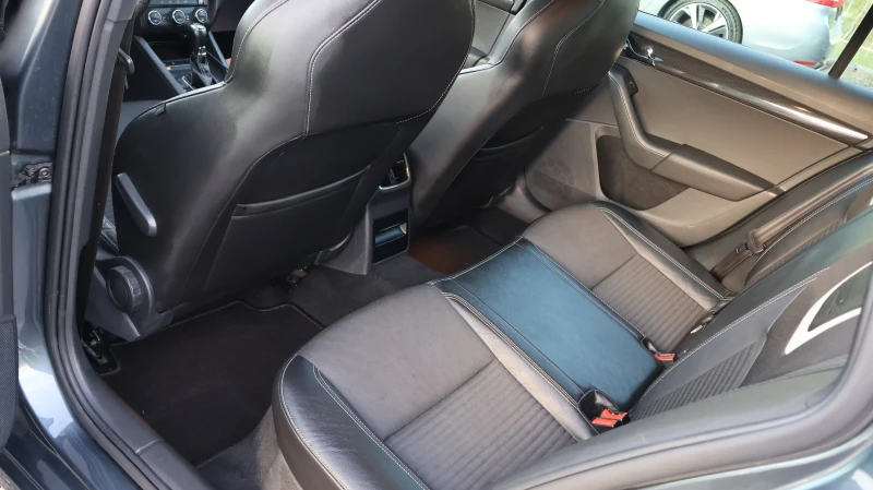 Skoda Octavia 2.0TDI VRS 4x4 DSG CARPLAY НАВИГАЦИЯ, снимка 11 - Автомобили и джипове - 49924389
