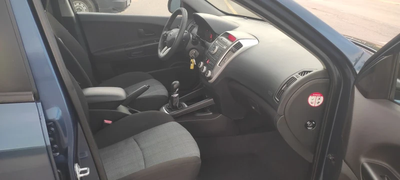 Kia Ceed 1.4i БЕНЗИН, снимка 13 - Автомобили и джипове - 51525394