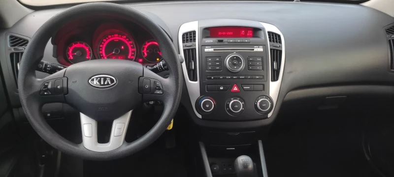 Kia Ceed 1.4i БЕНЗИН, снимка 15 - Автомобили и джипове - 51525394
