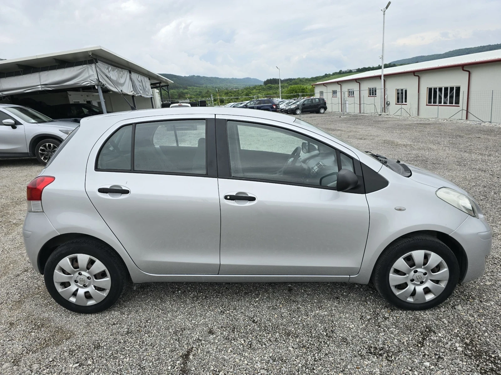 Toyota Yaris 1.0 VVTI 69 к.с. - изображение 4