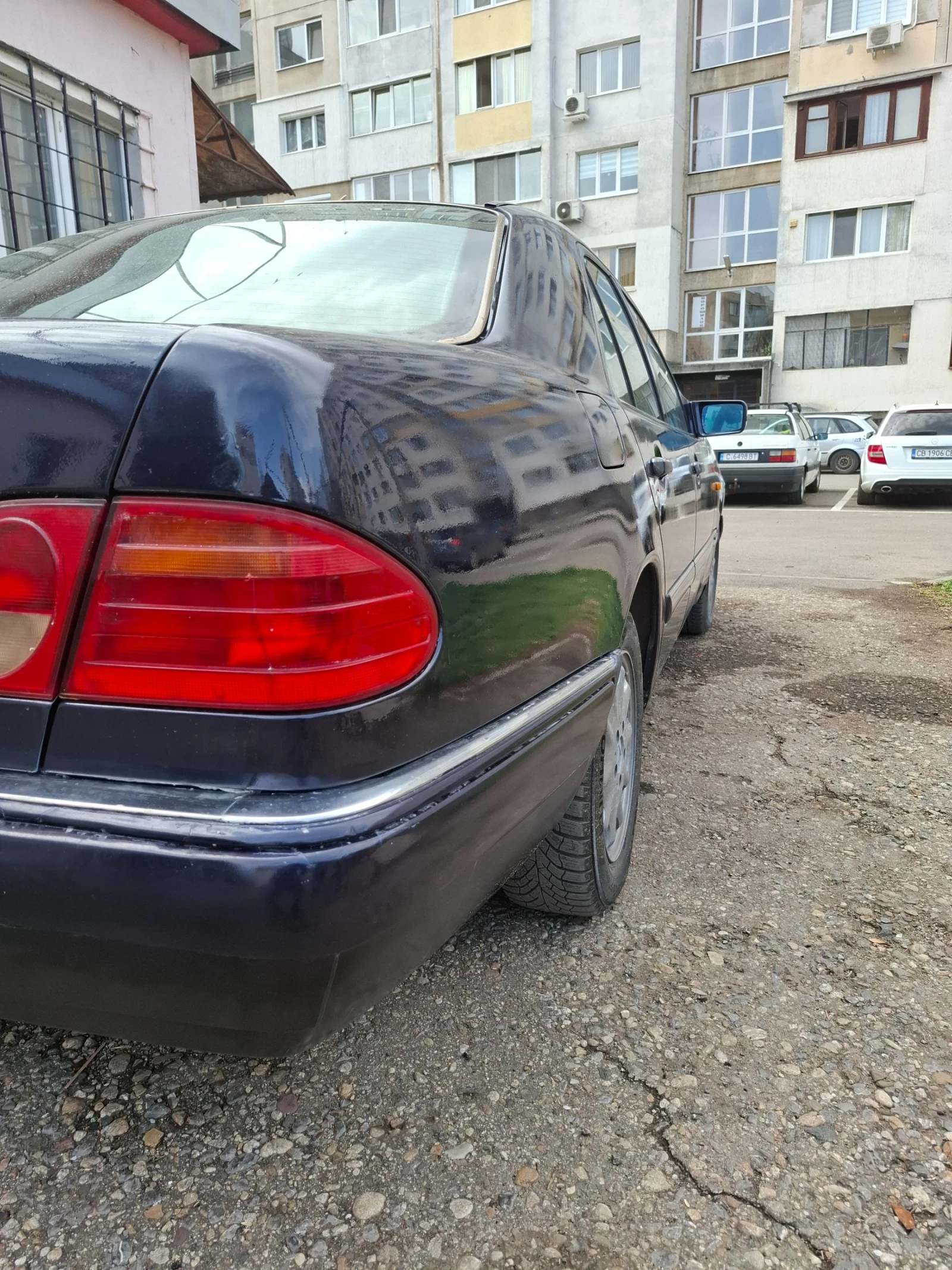 Mercedes-Benz E 200  - изображение 4