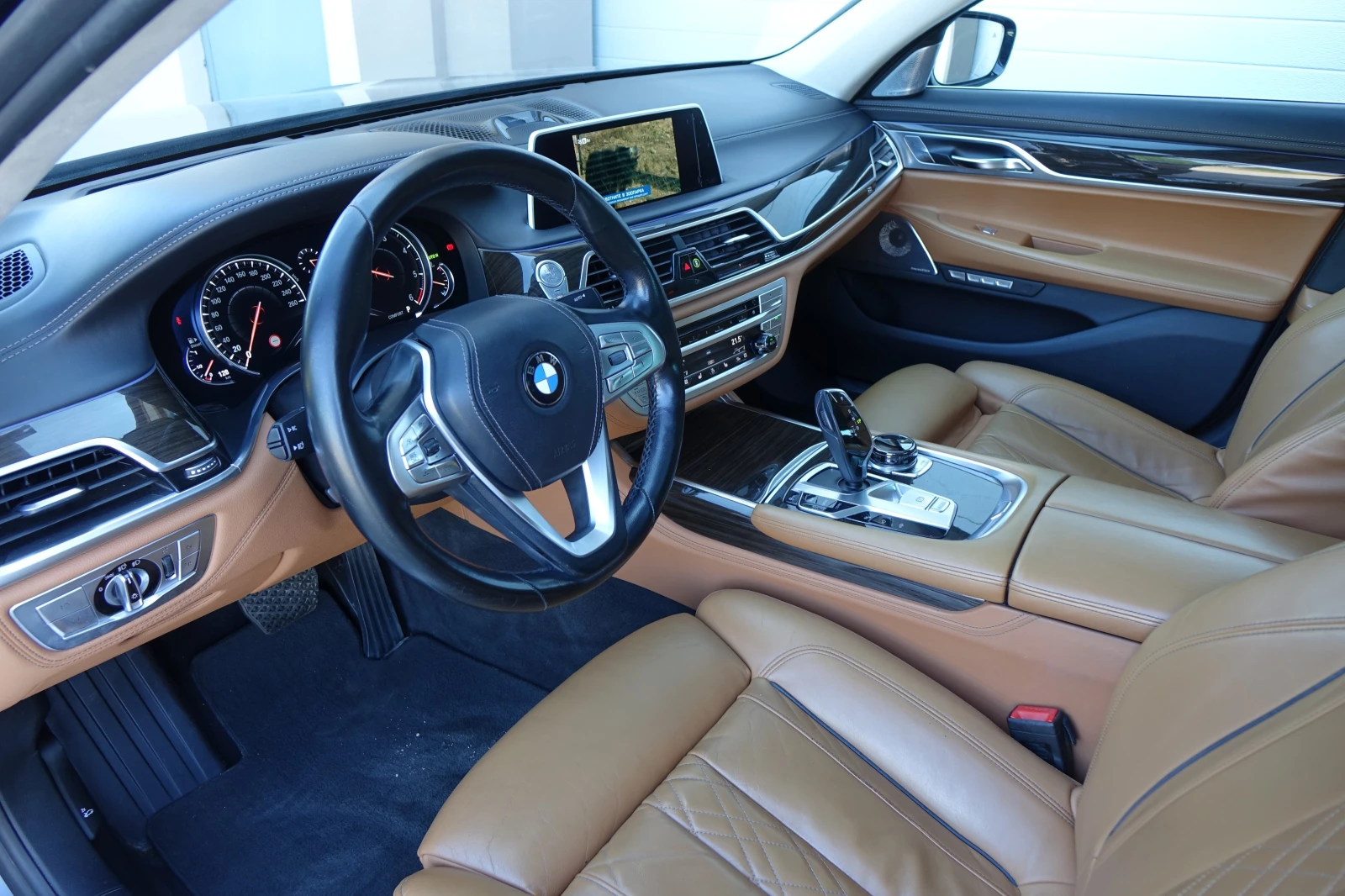 BMW 740  xDRIVE* LASER LIGHTS* TV* BOWER&WILLKINS*  - изображение 8