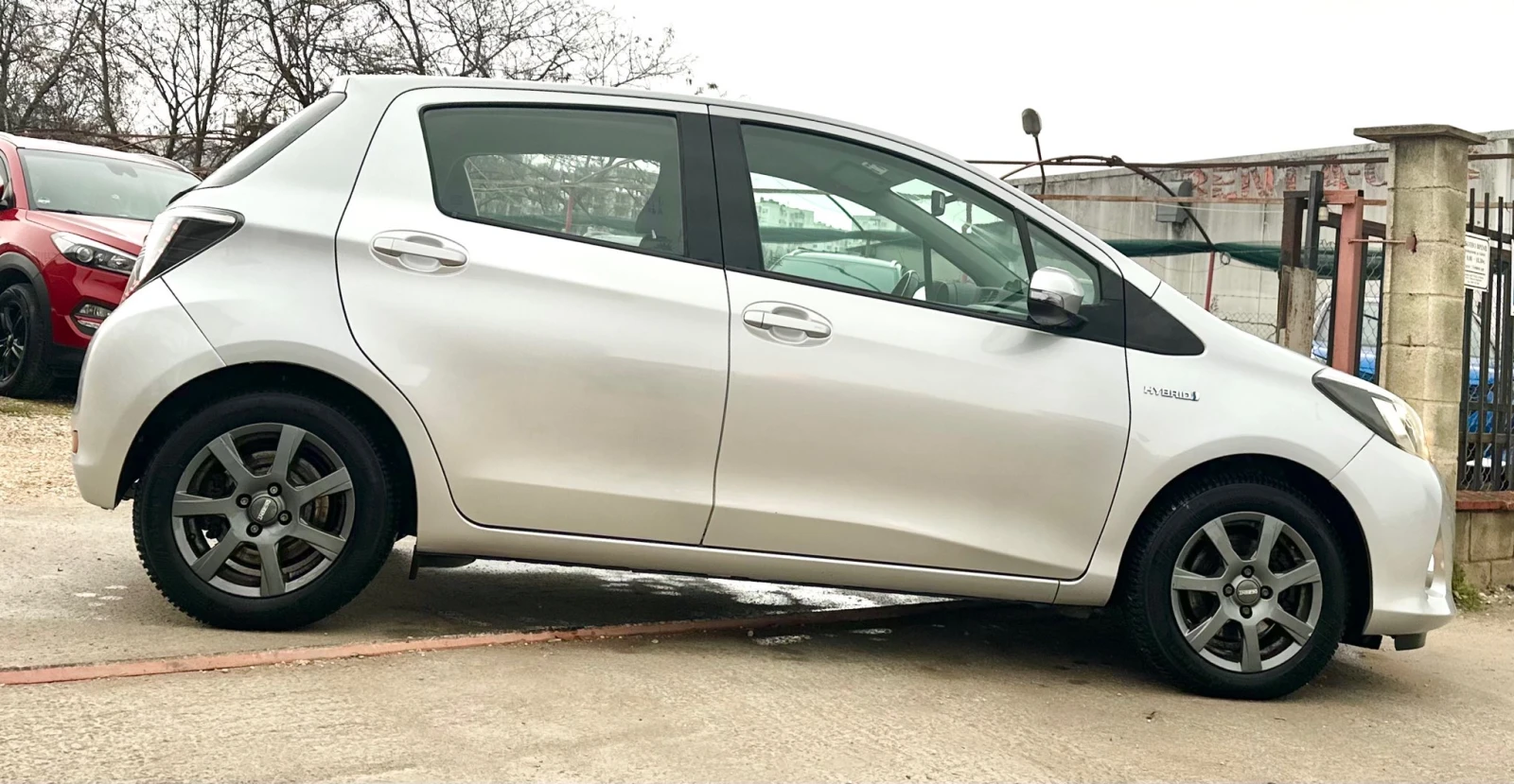 Toyota Yaris 1.5 HYBRID 99HP AUTOMATIC NAVI  - изображение 5