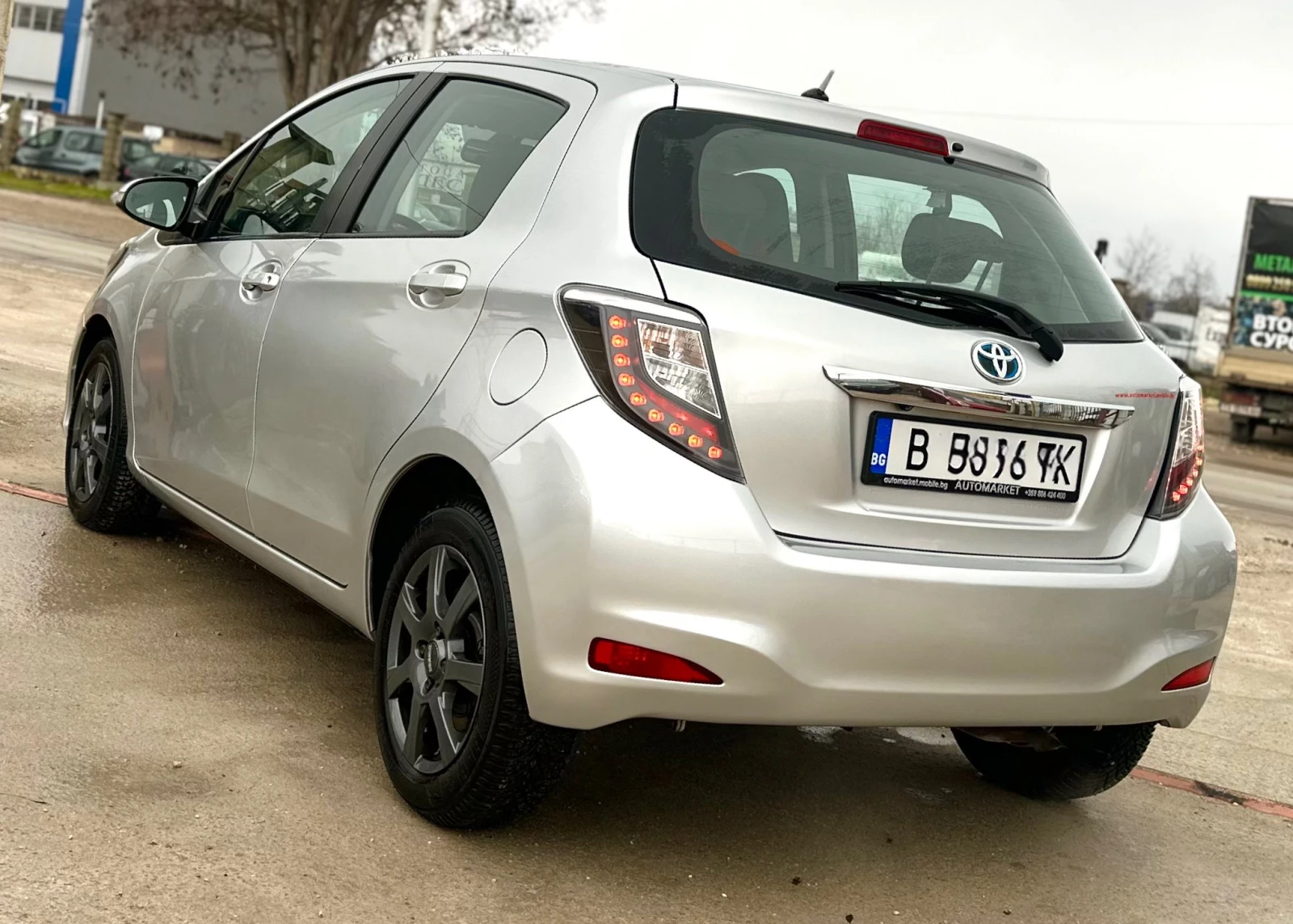 Toyota Yaris 1.5 HYBRID 99HP AUTOMATIC NAVI  - изображение 8