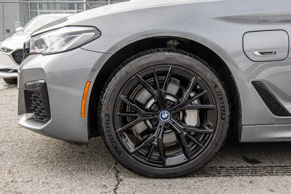 BMW 530E I * M-Package* * HeadUp* AвтоКредит* (ЦЕНА ДО БГ), снимка 7 - Автомобили и джипове - 53894318