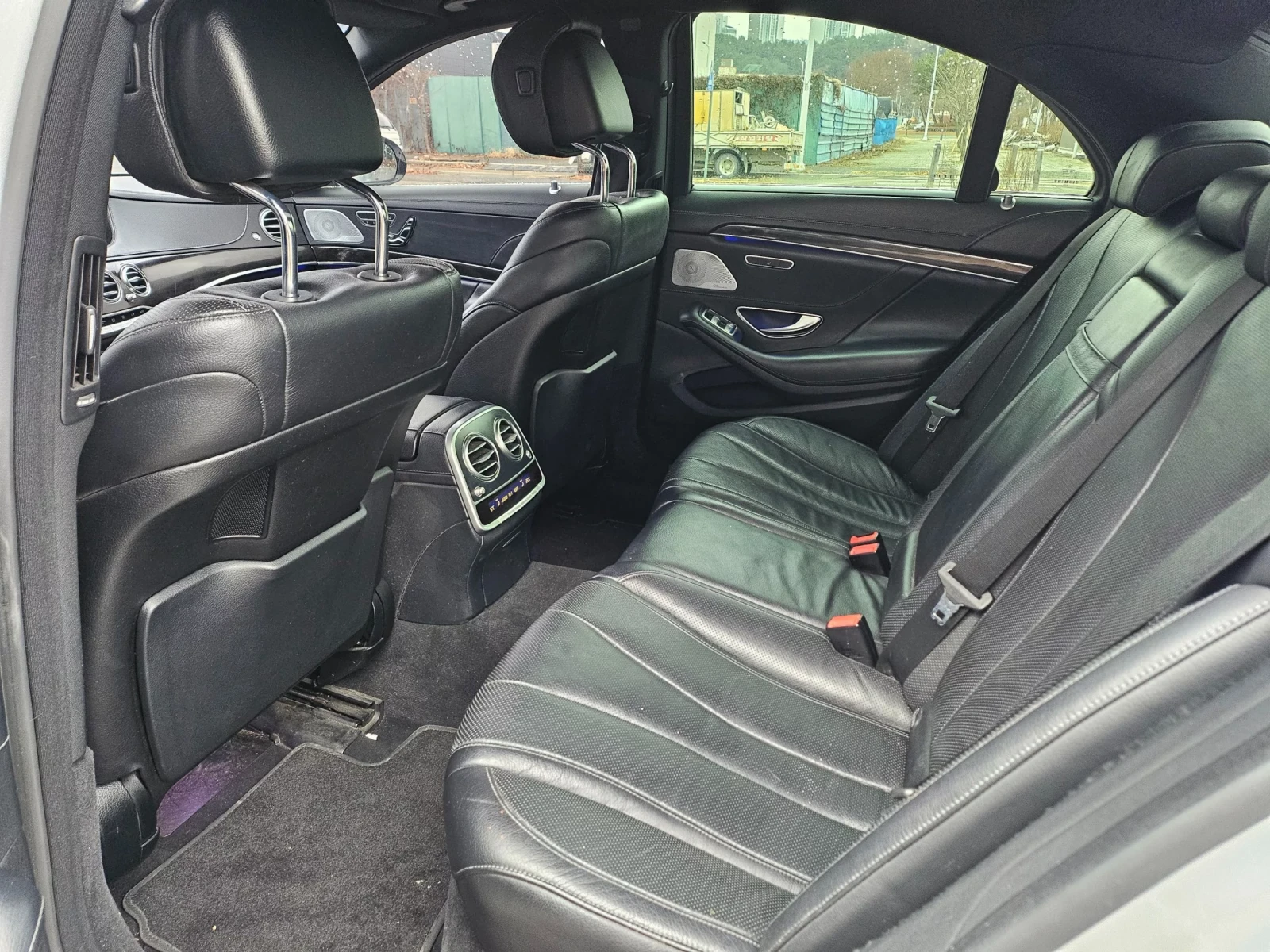 Mercedes-Benz S 350 BLUETEC / DISTRONIC / OLUFSEN / 360 / ОБДУХ /МАСАЖ, снимка 16 - Автомобили и джипове - 54009495