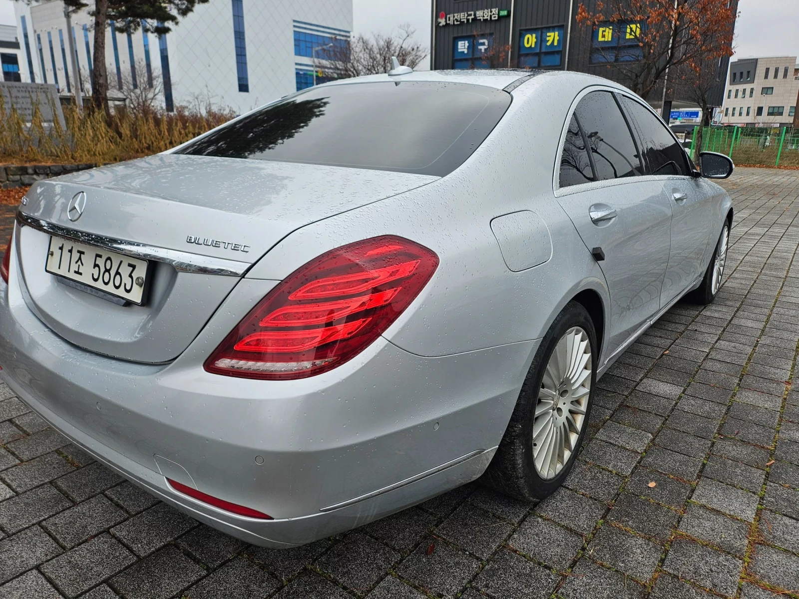 Mercedes-Benz S 350 BLUETEC / DISTRONIC / OLUFSEN / 360 / ОБДУХ /МАСАЖ, снимка 5 - Автомобили и джипове - 54009495