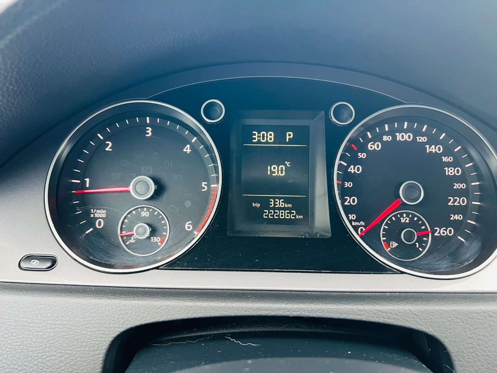 VW Passat 2.0TDI, снимка 13 - Автомобили и джипове - 54350739