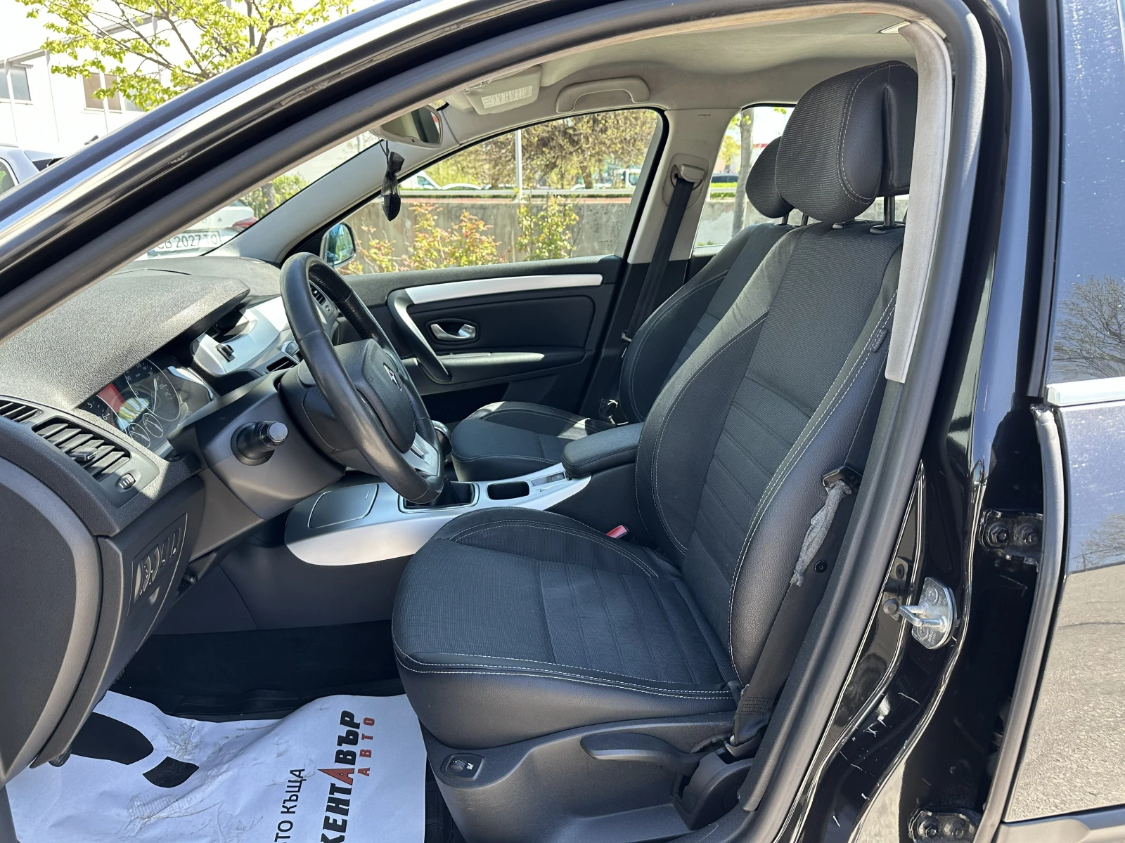 Renault Laguna, снимка 9 - Автомобили и джипове - 54355895