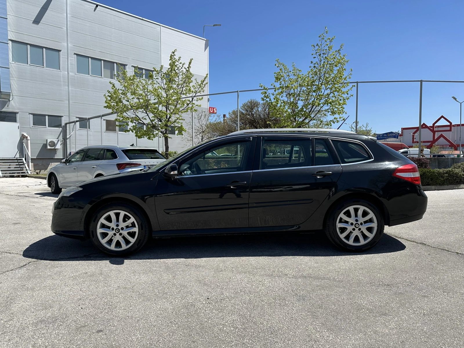 Renault Laguna, снимка 2 - Автомобили и джипове - 54355895