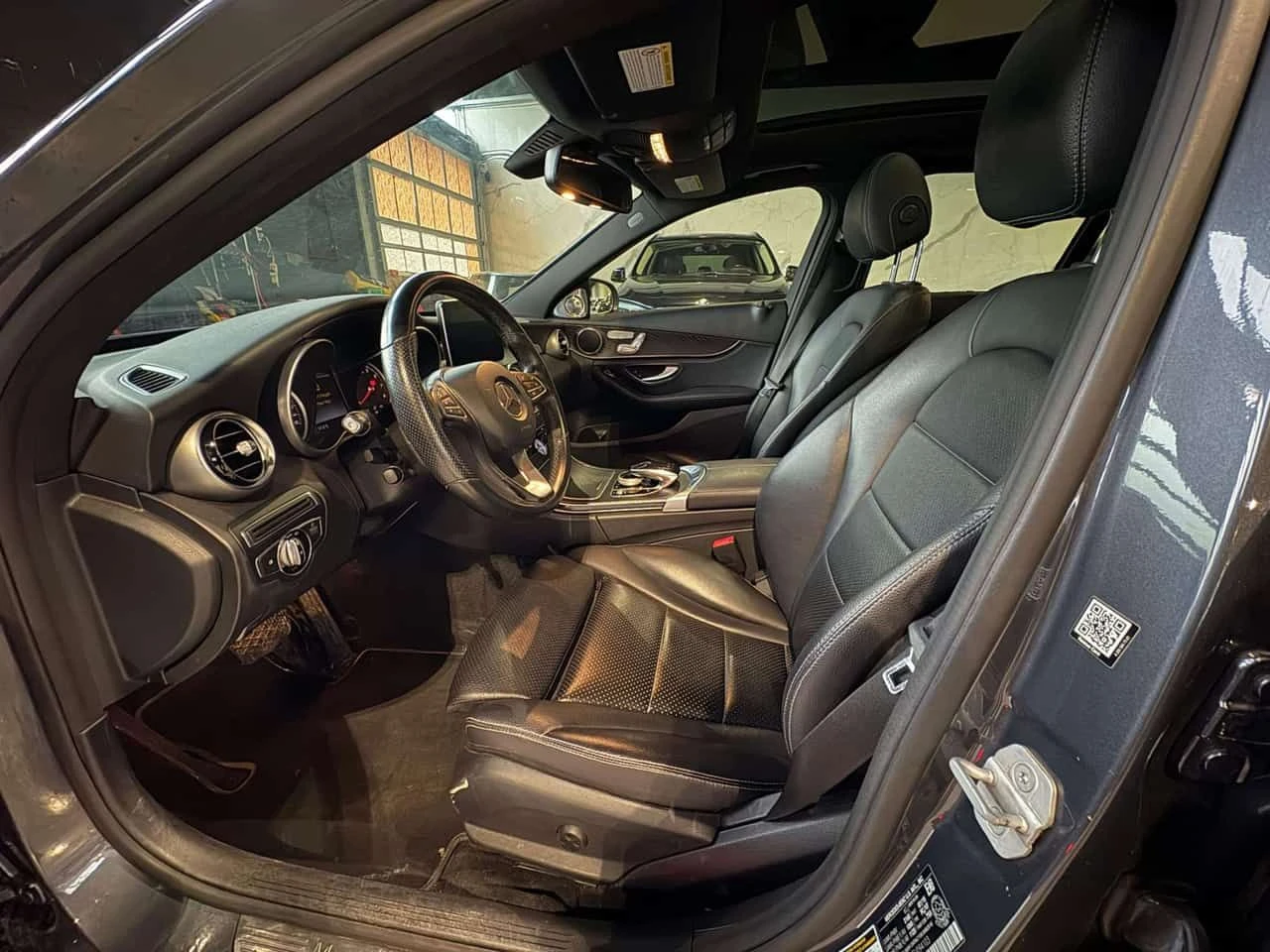 Mercedes-Benz C 300 * 4dr Sdn 4MATIC* 9 SERVICE RECS* ONTARIO CAR* AM , снимка 10 - Автомобили и джипове - 54918431