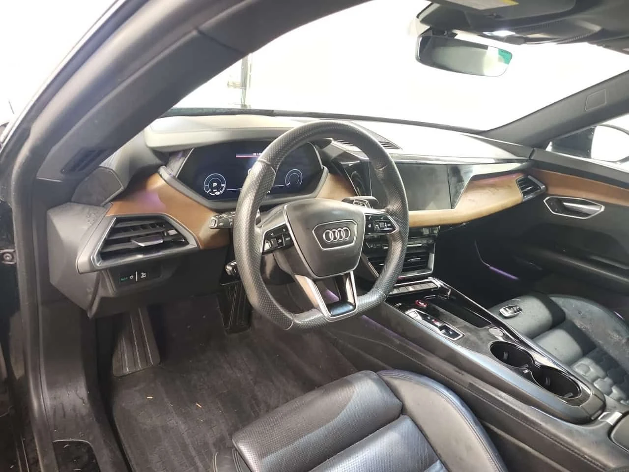 Audi E-Tron GT * QUATTRO * АВТОКРЕДИТ * ГЛАВНО ПРЕДСТАВИТЕЛСТВО, снимка 10 - Автомобили и джипове - 55543698