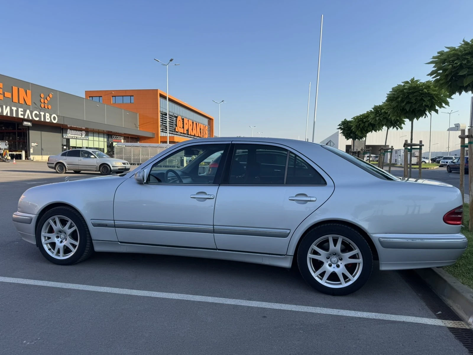 Mercedes-Benz E 320 Седан, снимка 4 - Автомобили и джипове - 55617407