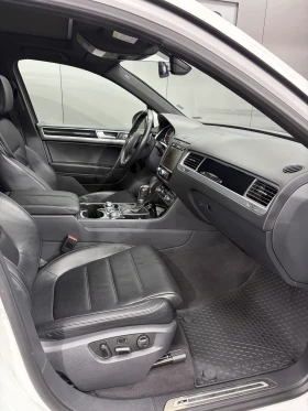 VW Touareg V6 TDI 4Motion R-Line* AIR* PANO* DYNAUDIO - 28500 € / 55741.15 лв. - 64399564 12