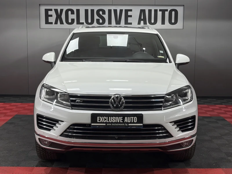 VW Touareg V6 TDI 4Motion R-Line* AIR* PANO* DYNAUDIO* 360, снимка 2 - Автомобили и джипове - 53244966