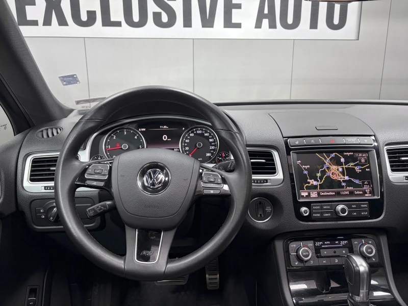 VW Touareg V6 TDI 4Motion R-Line* AIR* PANO* DYNAUDIO* 360, снимка 9 - Автомобили и джипове - 53244966