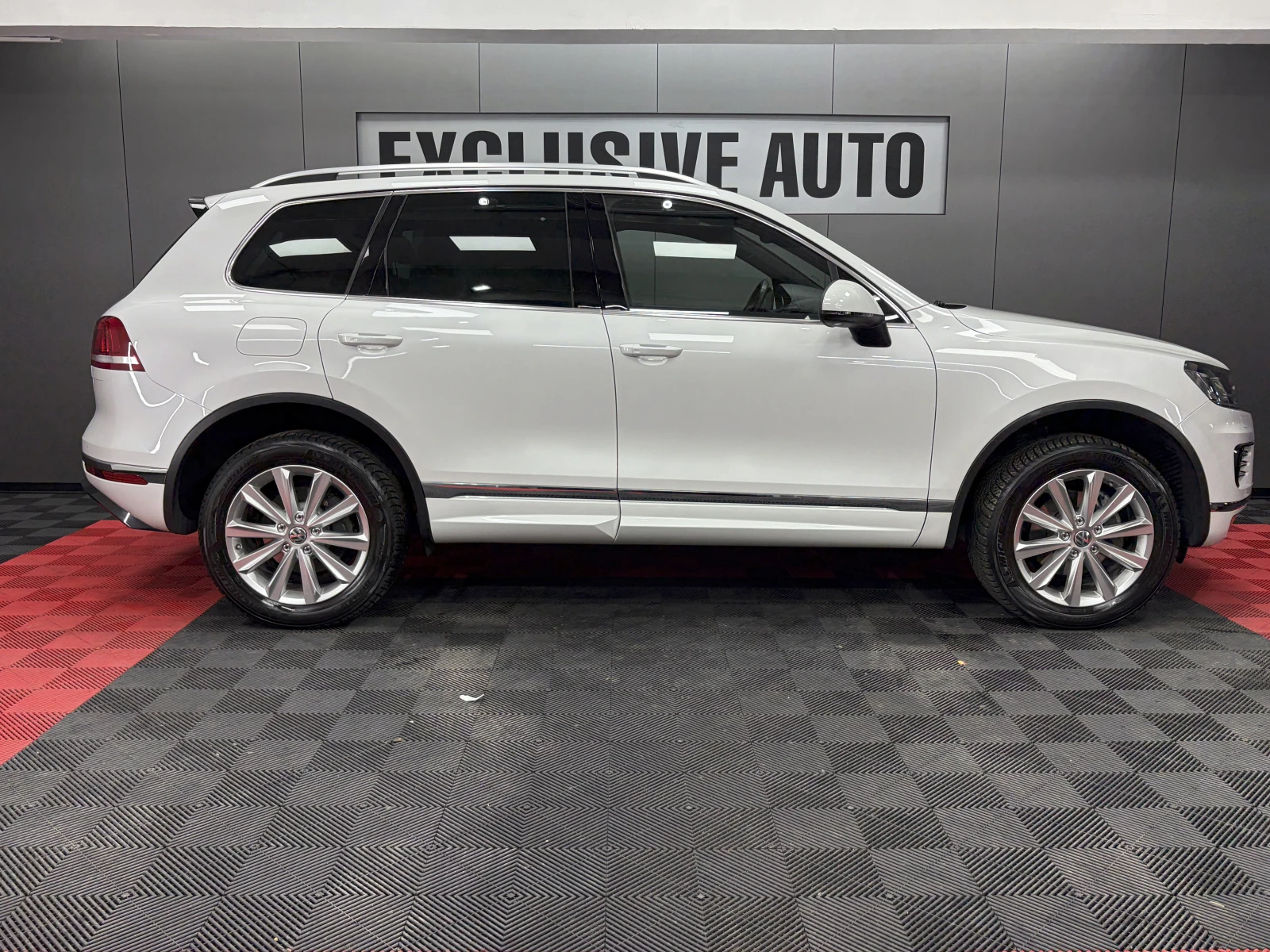 VW Touareg V6 TDI 4Motion R-Line* AIR* PANO* DYNAUDIO* 360 - изображение 4