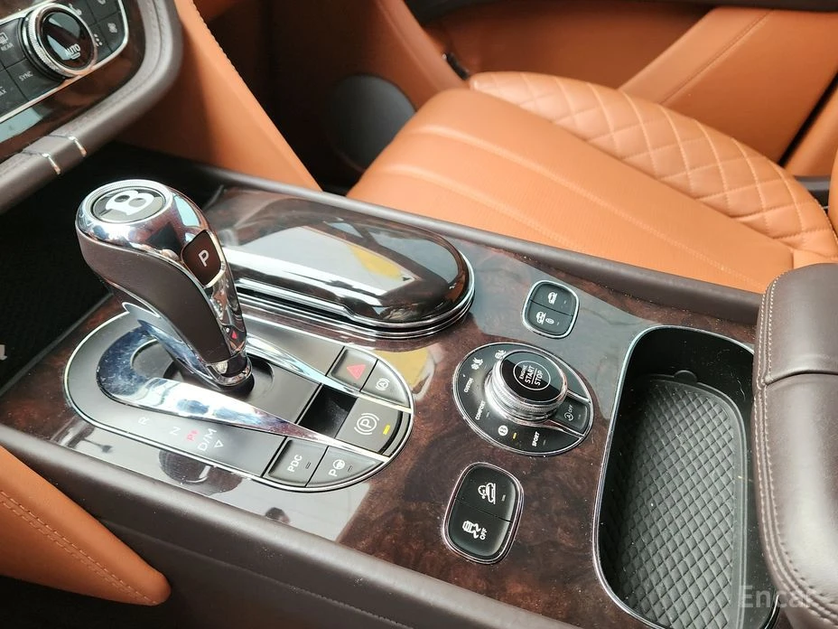 Bentley Bentayga 6.0* W12* NIGHT* VISION* , снимка 10 - Автомобили и джипове - 54217773