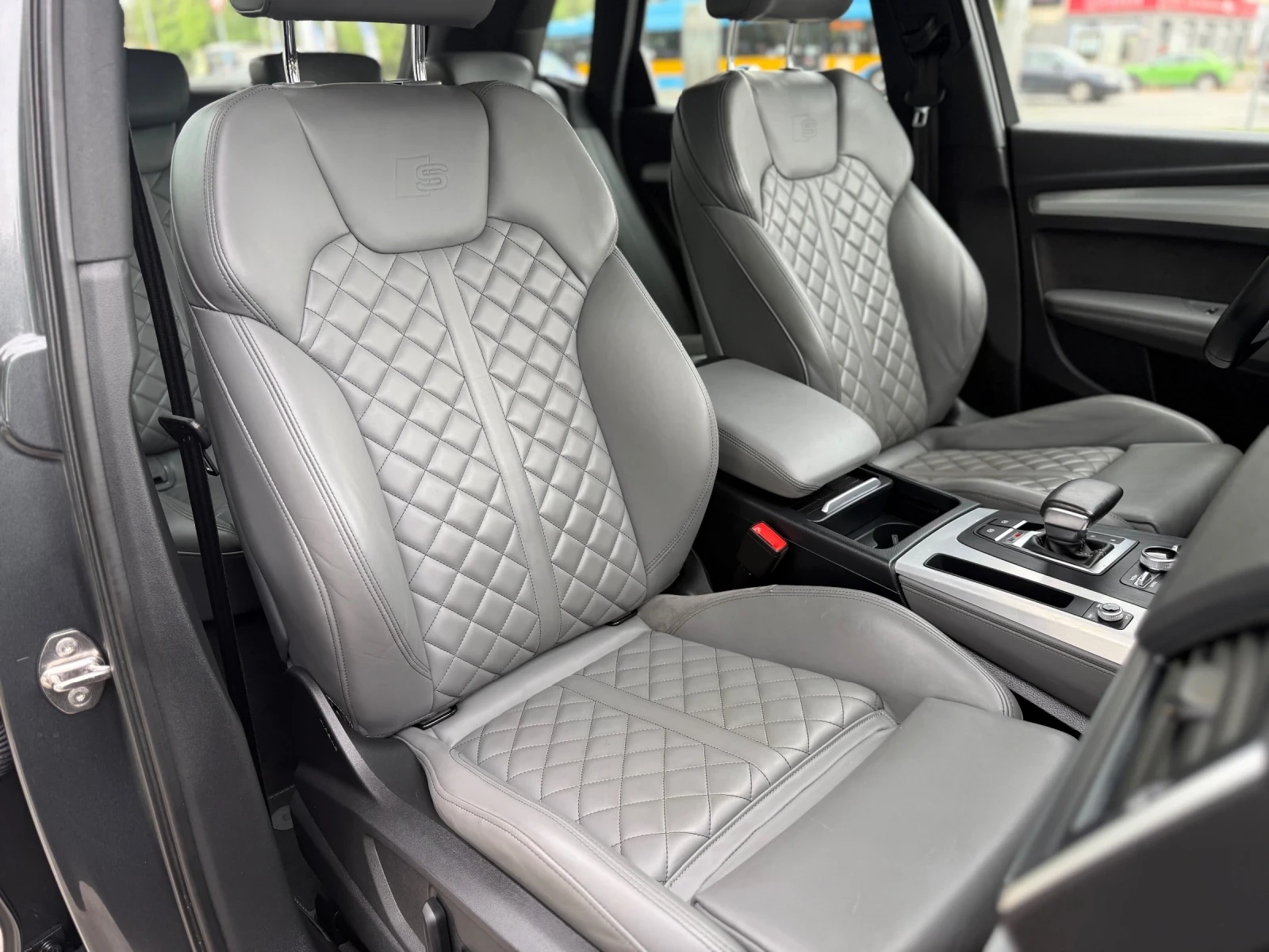 Audi SQ5 Швейцария 136927км !!!, снимка 9 - Автомобили и джипове - 54489315