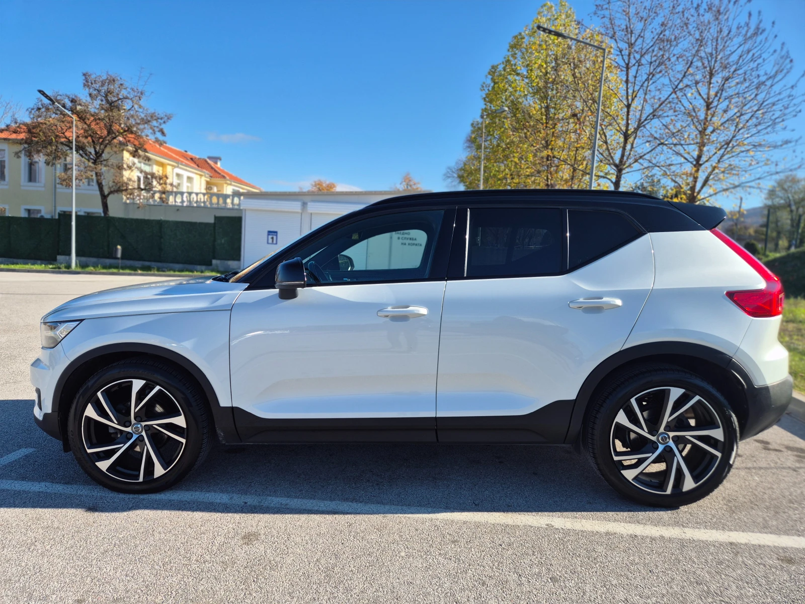 Volvo XC40 * R-Design* Пълна сервизна история* Обслужен* 
