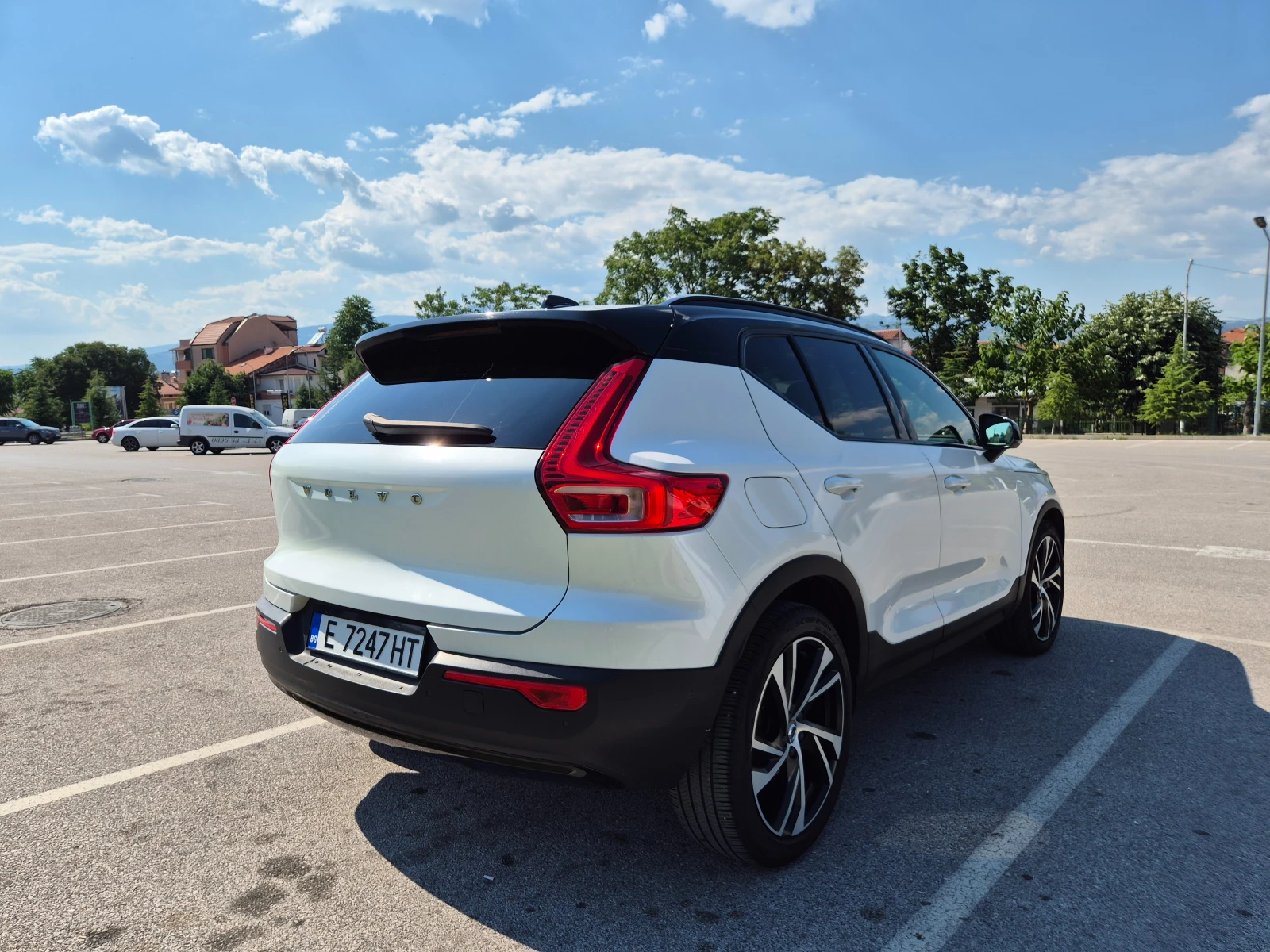 Volvo XC40 * R-Design* Пълна сервизна история* Обслужен* , снимка 5 - Автомобили и джипове - 54635070