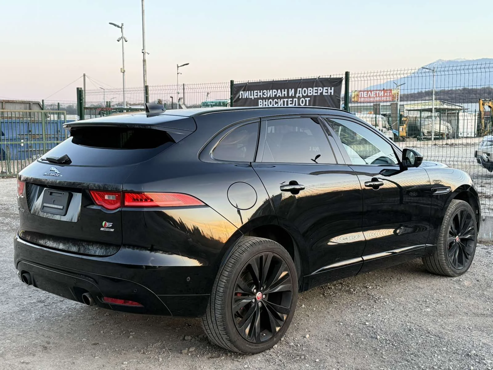 Jaguar F-PACE 3.0V6* S* РЕАЛНИ КМ!, снимка 4 - Автомобили и джипове - 55579604