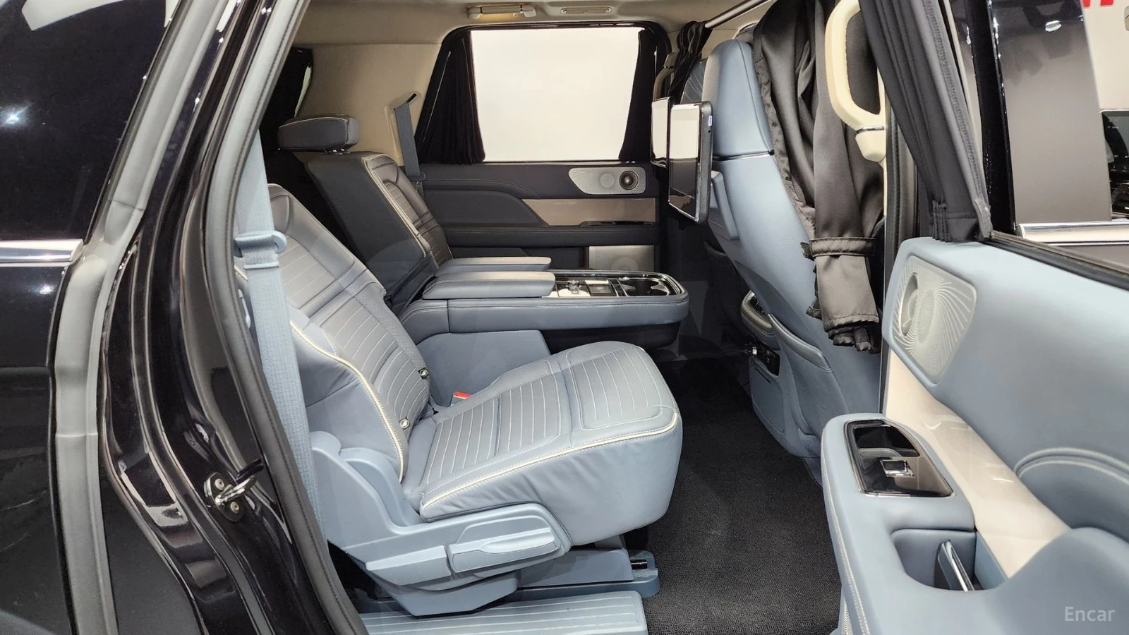 Lincoln Navigator 3.5* Black Label* МАСАЖ* ПОДГРЕВ* ОБДУХВАНЕ* ПАНО*, снимка 10 - Автомобили и джипове - 55674030