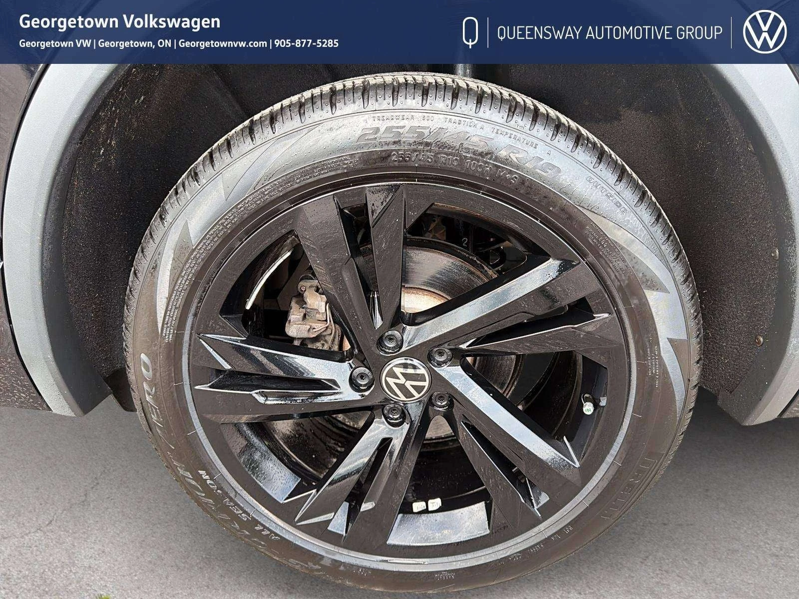 VW Tiguan * Comfortline R Line Black * CARFAX * , снимка 7 - Автомобили и джипове - 56102972