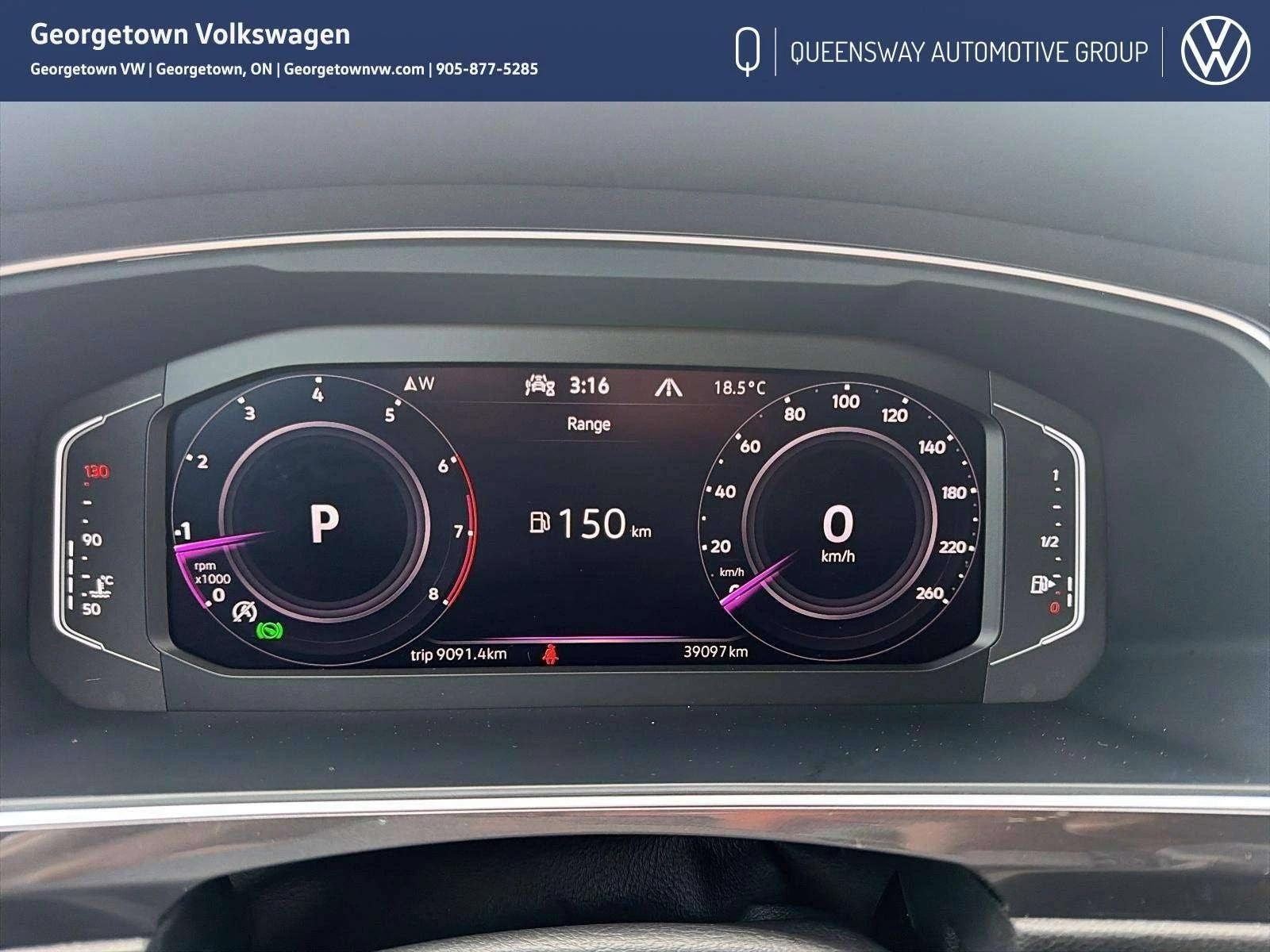 VW Tiguan * Comfortline R Line Black * CARFAX * , снимка 13 - Автомобили и джипове - 56102972