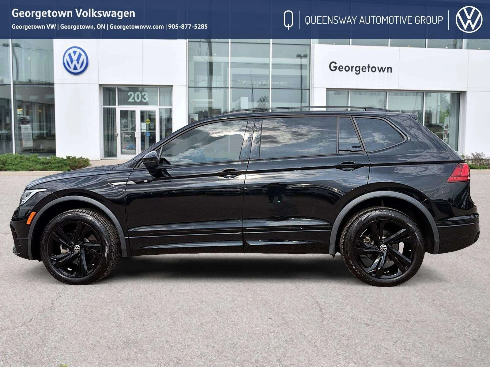 VW Tiguan * Comfortline R Line Black * CARFAX * , снимка 5 - Автомобили и джипове - 56102972