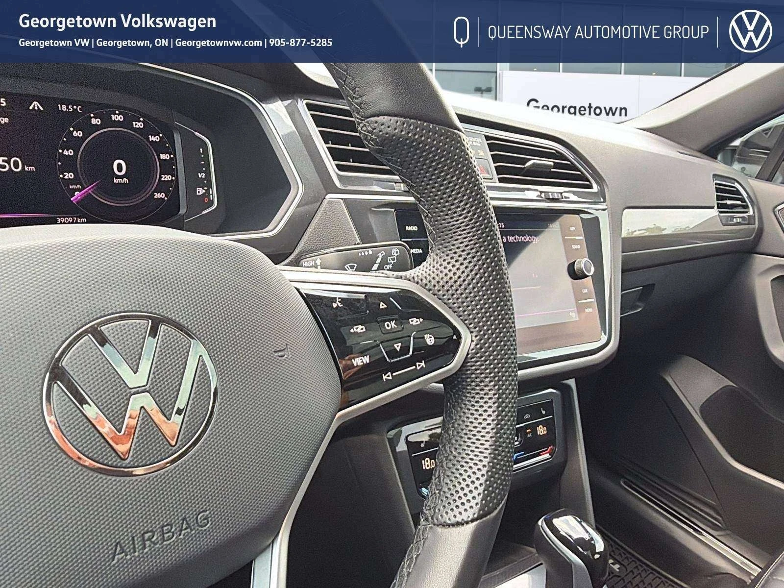 VW Tiguan * Comfortline R Line Black * CARFAX * , снимка 12 - Автомобили и джипове - 56102972