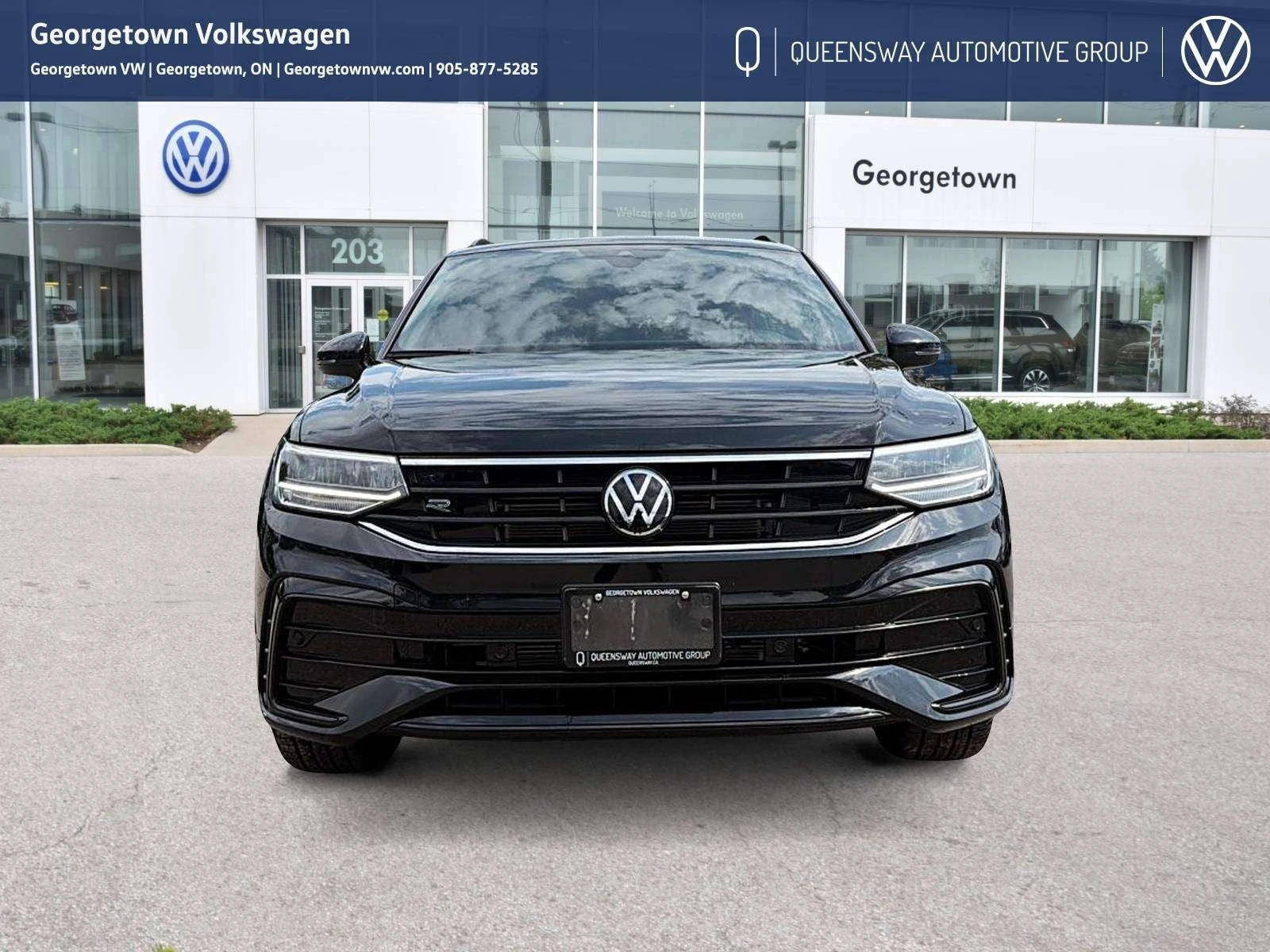VW Tiguan * Comfortline R Line Black * CARFAX * , снимка 2 - Автомобили и джипове - 56102972