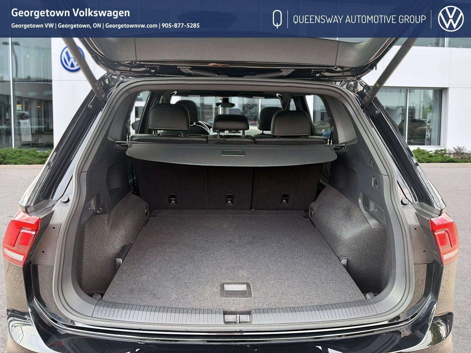 VW Tiguan * Comfortline R Line Black * CARFAX * , снимка 6 - Автомобили и джипове - 56102972