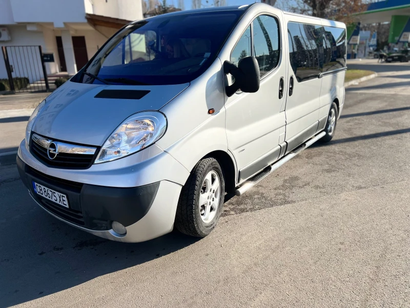 Opel Vivaro 2.5dci 145к.с Автоматик! Печка!, снимка 1 - Бусове и автобуси - 48747644