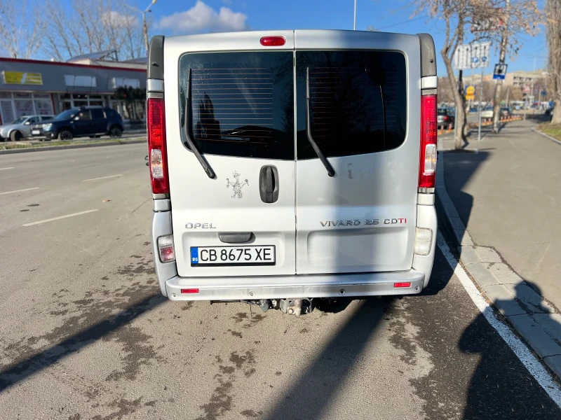 Opel Vivaro 2.5dci 145к.с Автоматик! Печка!, снимка 5 - Бусове и автобуси - 48351627