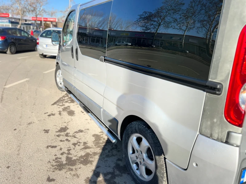 Opel Vivaro 2.5dci 145к.с Автоматик! Печка!, снимка 8 - Бусове и автобуси - 48351627