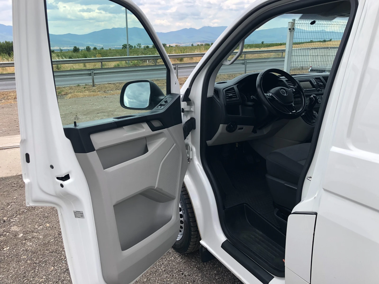 VW Transporter T6 2.0 - изображение 9