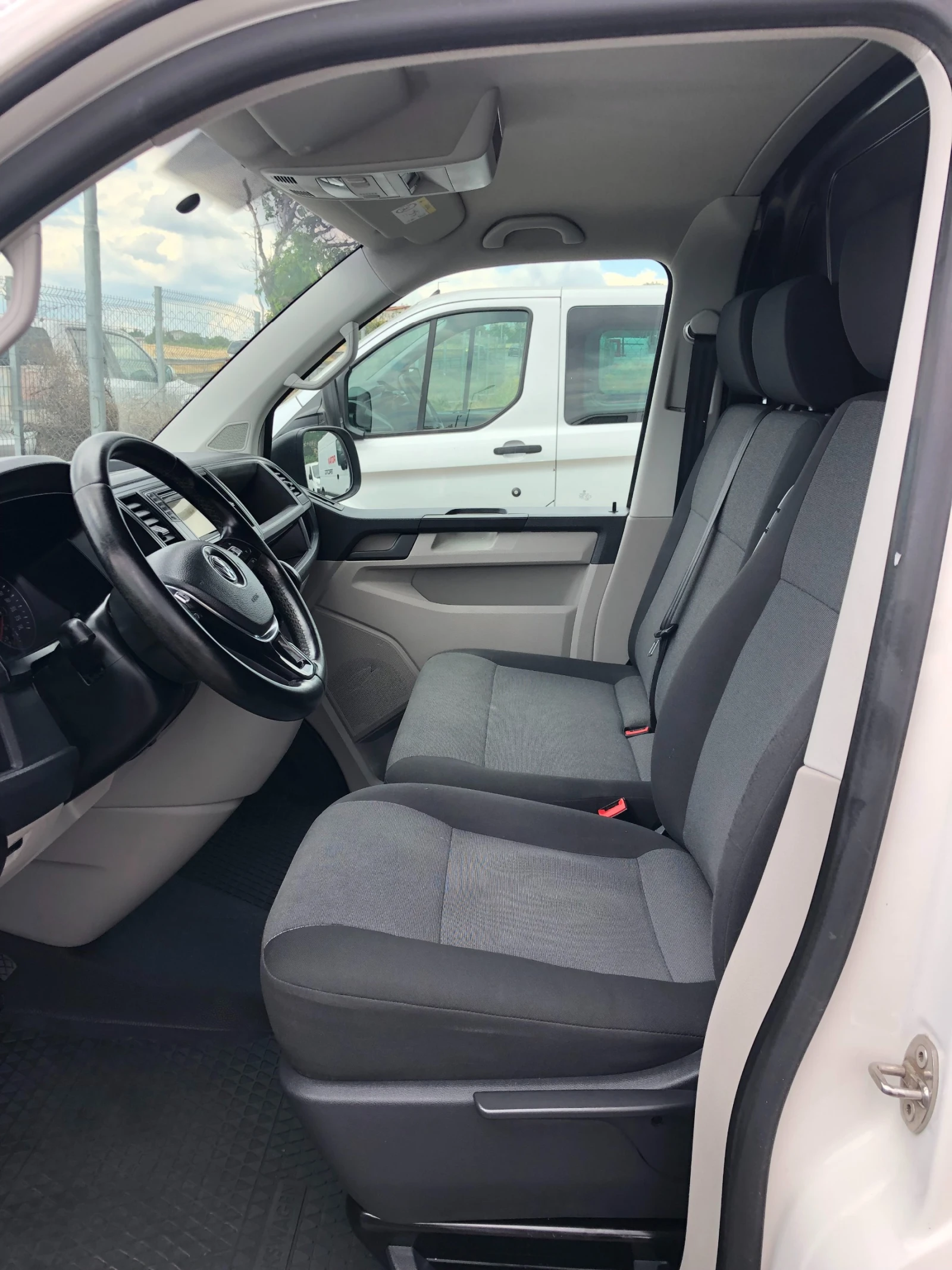 VW Transporter T6 2.0 - изображение 10
