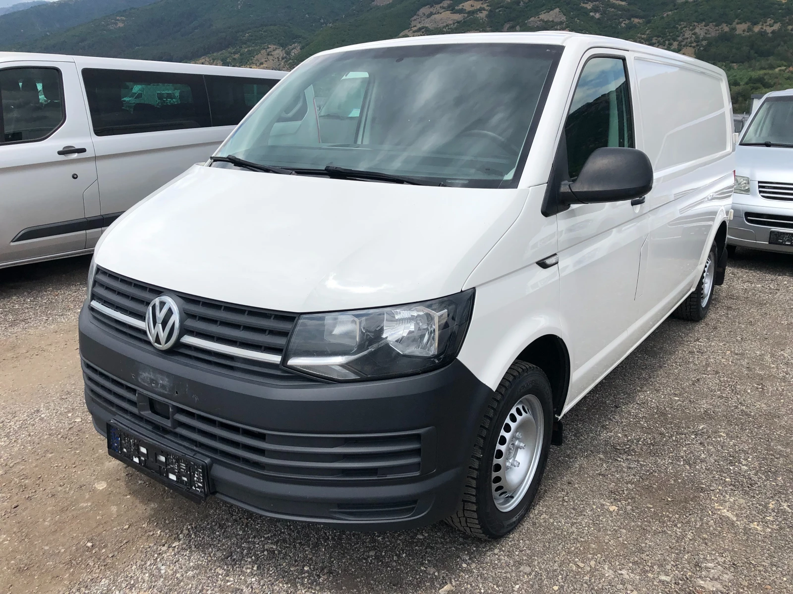 VW Transporter T6 2.0 - изображение 3