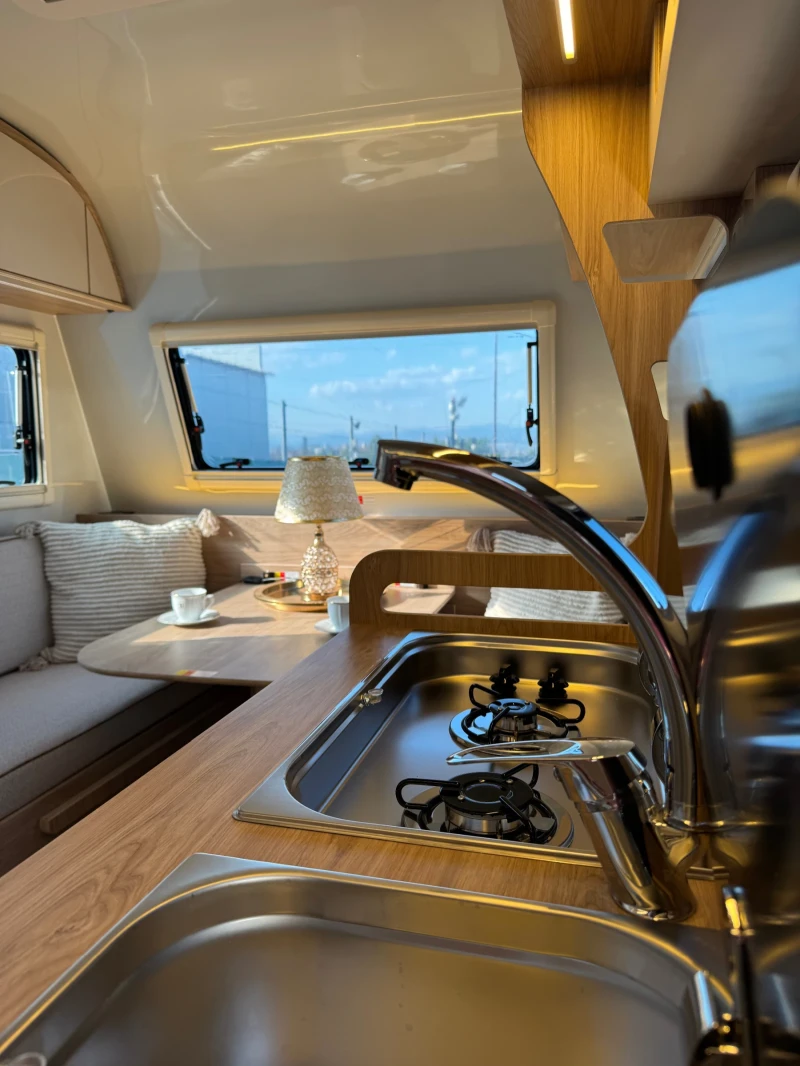 Каравана Bursner LUXURY ПРОМО ЦЕНА 11.112025, снимка 7 - Каравани и кемпери - 52338114