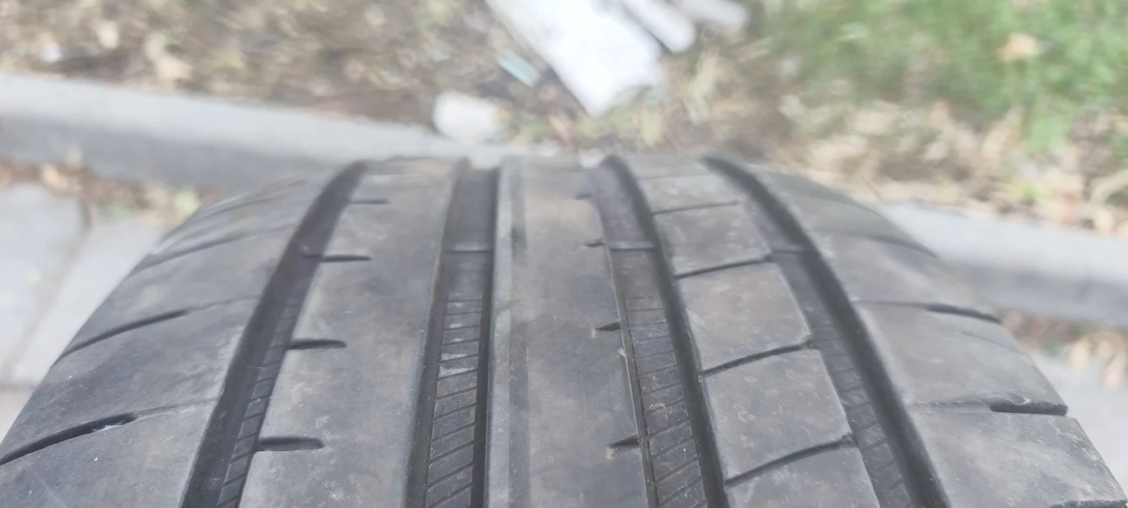 Гуми Летни 255/40R18, снимка 2 - Гуми и джанти - 55396913