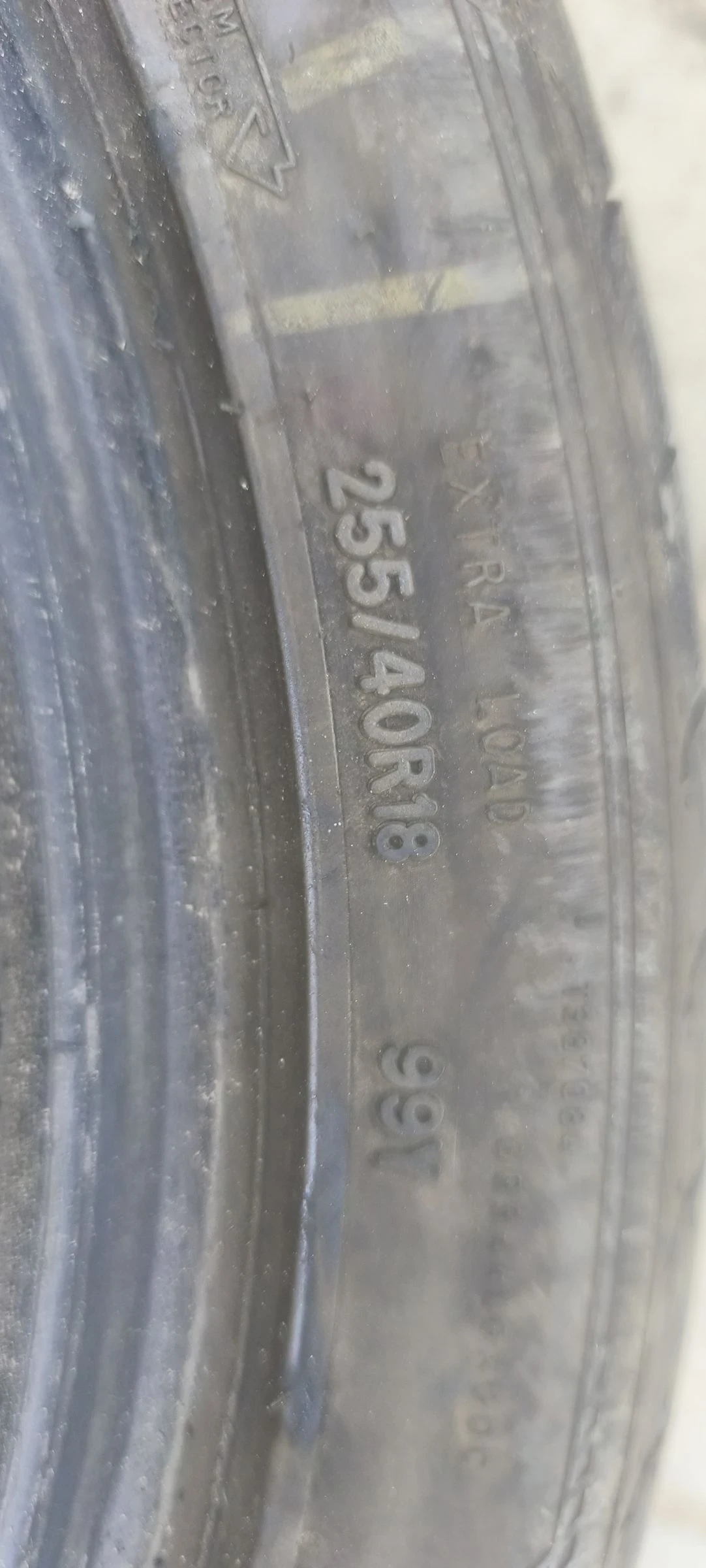 Гуми Летни 255/40R18, снимка 3 - Гуми и джанти - 55396913