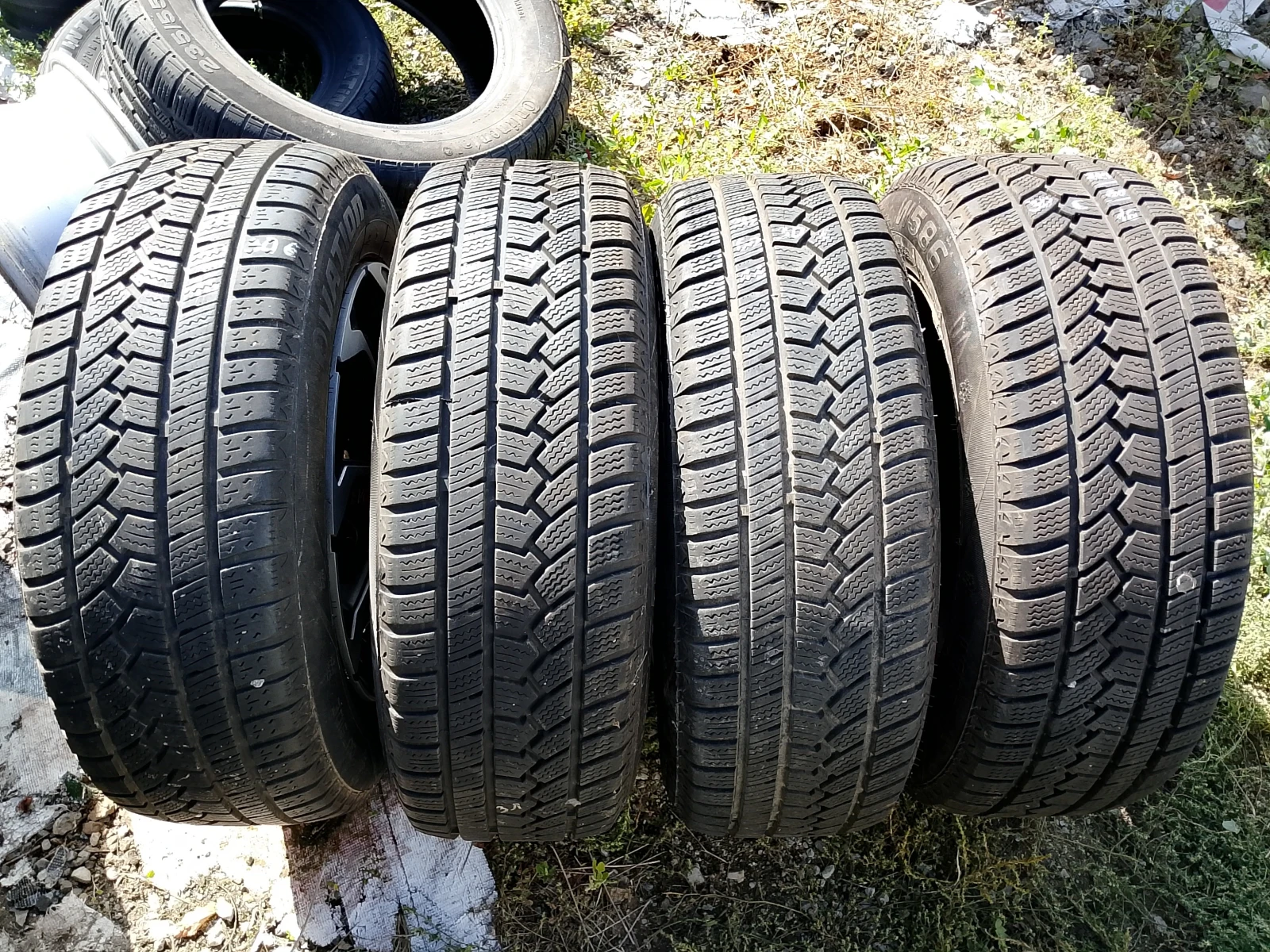 Гуми Зимни 215/60R16, снимка 2 - Гуми и джанти - 56343408