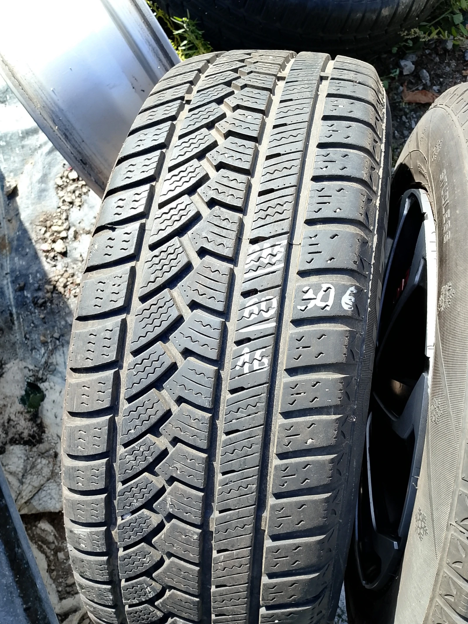 Гуми Зимни 215/60R16, снимка 9 - Гуми и джанти - 56343408