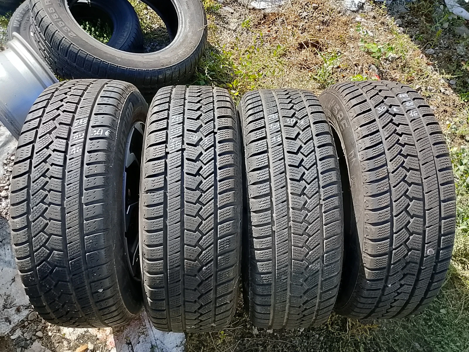 Гуми Зимни 215/60R16