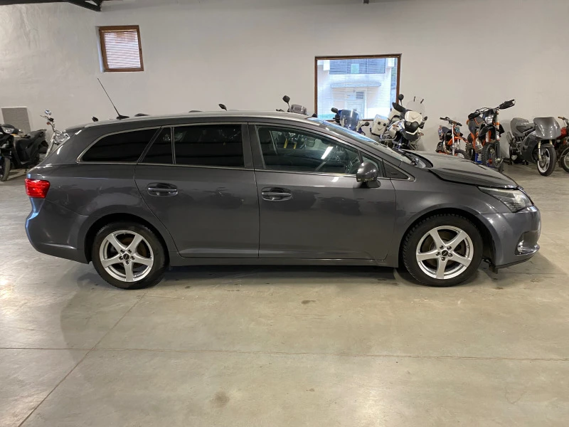 Toyota Avensis 2.2Dcat, avtomat, navi, keyless, camera, снимка 2 - Автомобили и джипове - 47614084