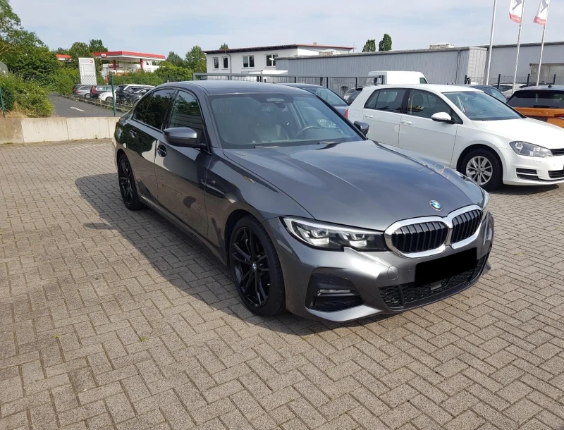 BMW 320 * I* XDRIVE* DISTR* M-SPORT* LED* NAVI* , снимка 3 - Автомобили и джипове - 48137993