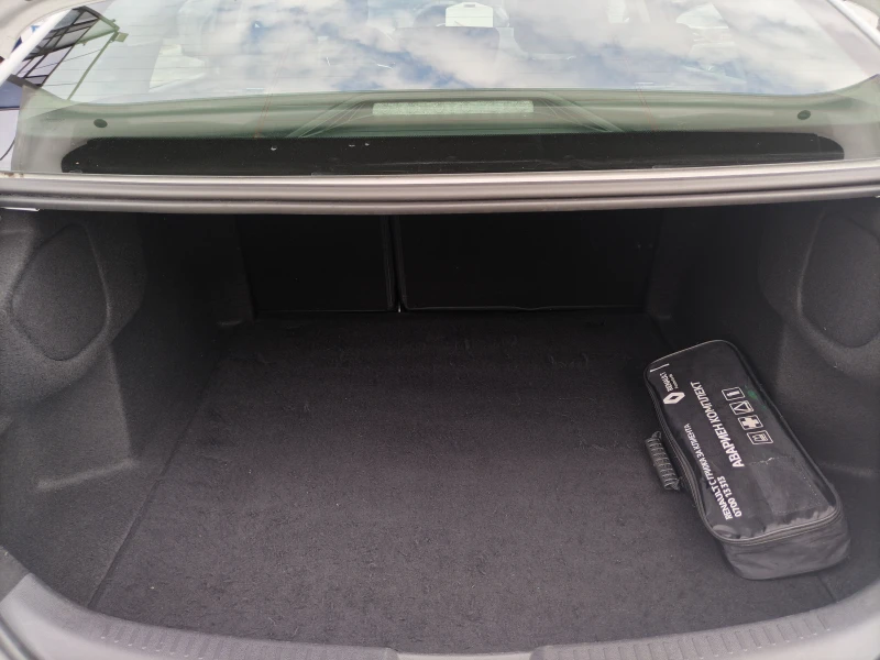 Renault Megane 1.3TCe 140 к.с./Life, снимка 14 - Автомобили и джипове - 51911374