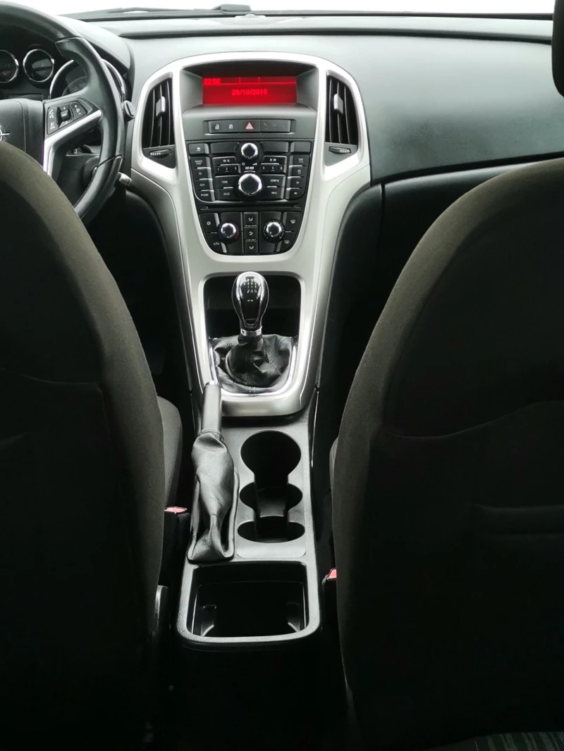 Opel Astra J 1.7 CDTI, снимка 13 - Автомобили и джипове - 52804889